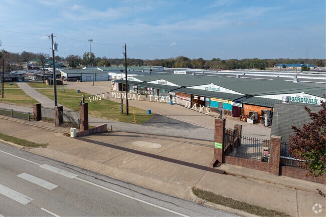 First Monday Trade Days brings over 5,000 vendors to Canton monthly.