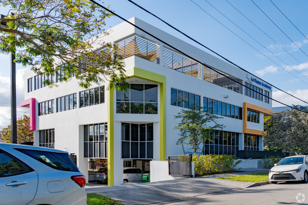 La Piazza Academy is located off US1.
