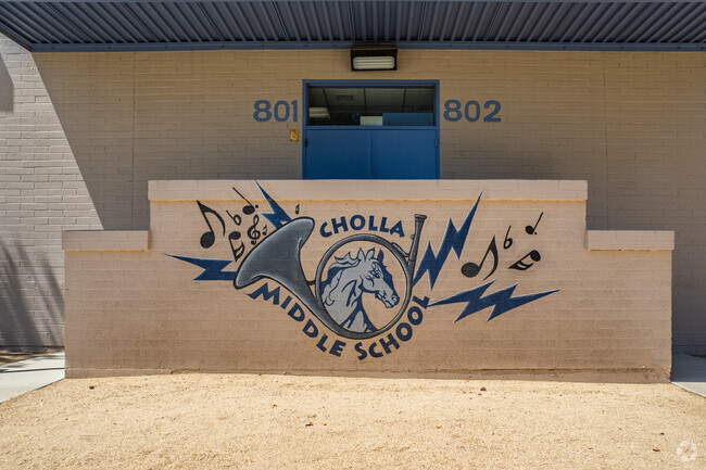Art mural adorns Cholla Middle School, inspiring creativity in Phoenix.