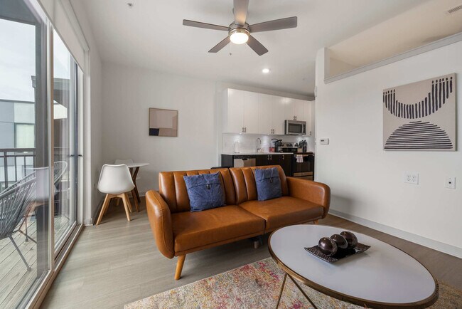 633 E Main St unit ID1031633P, Louisville, KY 40202 - photo 4