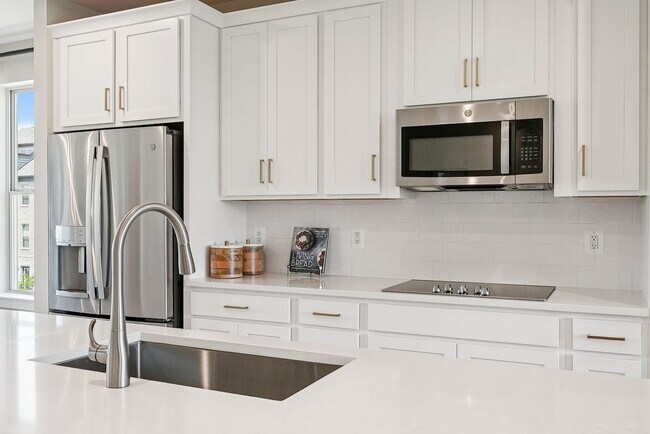 8630 Lovelace St, Manassas, VA 20109 - photo 5