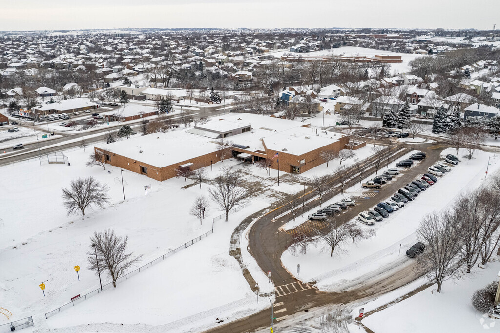 Willowdale Elementary School is very convenient for Omaha families.