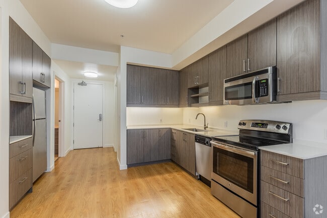 1BR, 1BA - 628SF - Kitchen
