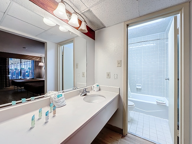 910 Suemac Rd unit King Room, Jacksonville, FL 32254 - photo 4