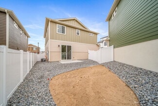 3355 Streamwood Dr, Johnstown, CO 80534