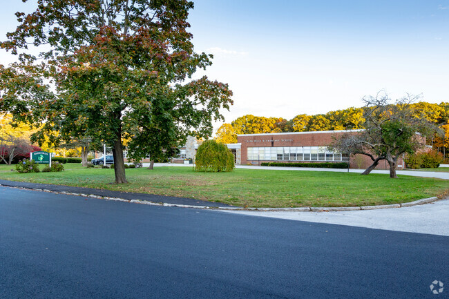 Glen Hills School has a student-teacher ratio of 13 to 1.