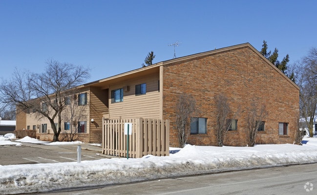 Winsted Park Apartments, Winsted, MN 55395 - photo 2