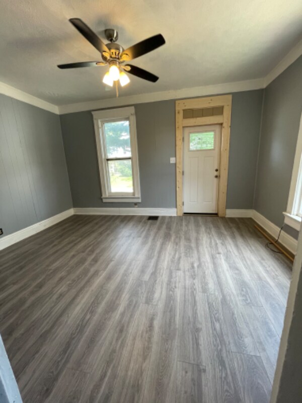 305 Locust St, Coshocton, OH 43812 - photo 4