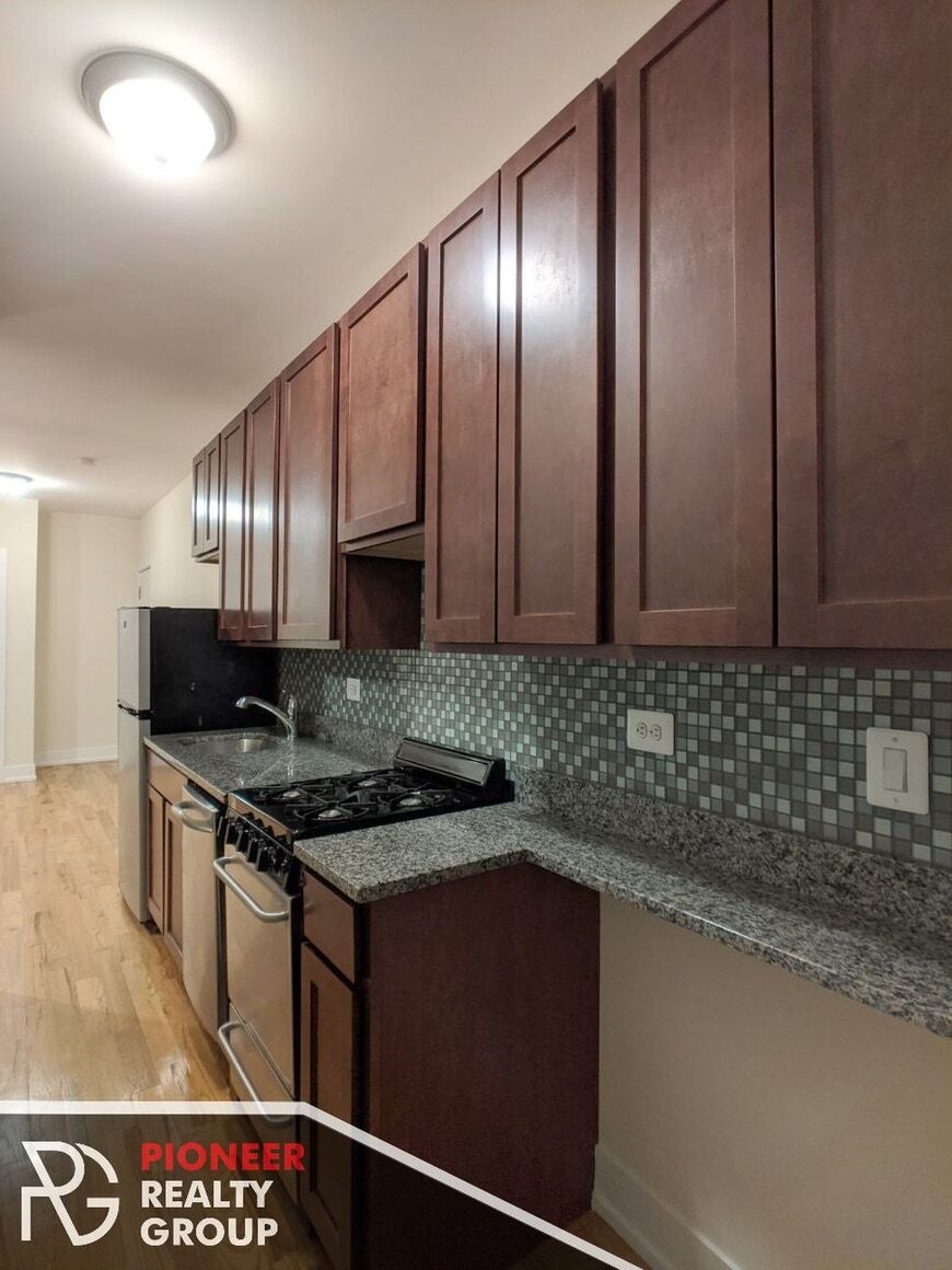 949 W Cornelia Ave unit Q, Chicago, IL 60657 - photo 1