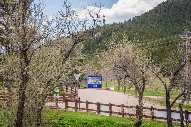Larkspur Elementary School