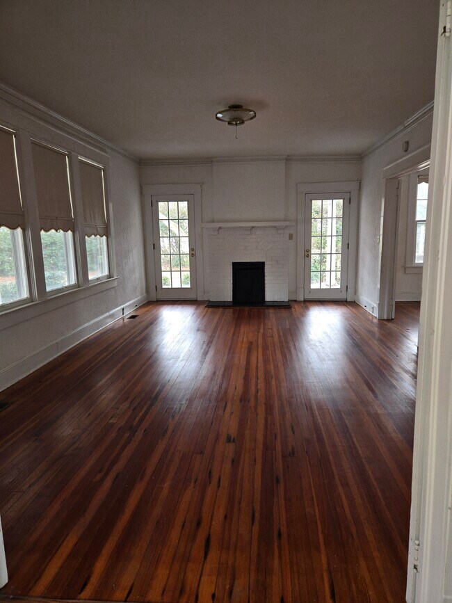 611 S Broad St, Clinton, SC 29325 - photo 6