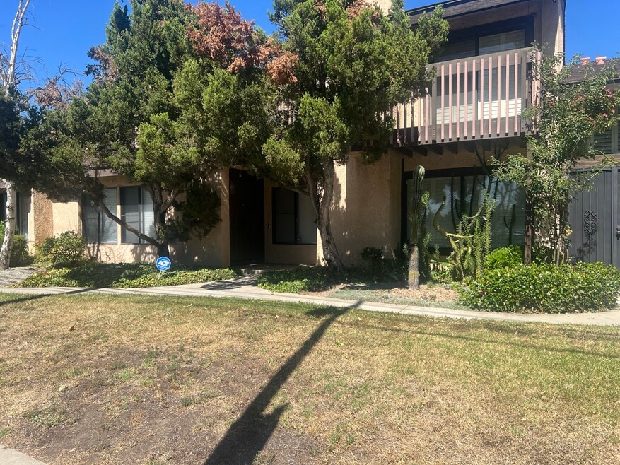 8470 Winnetka Ave unit 5, Winnetka, CA 91306 - photo 1