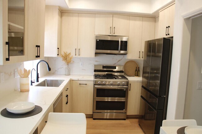 5145 Yarmouth Ave, Encino, CA 91316 - photo 7