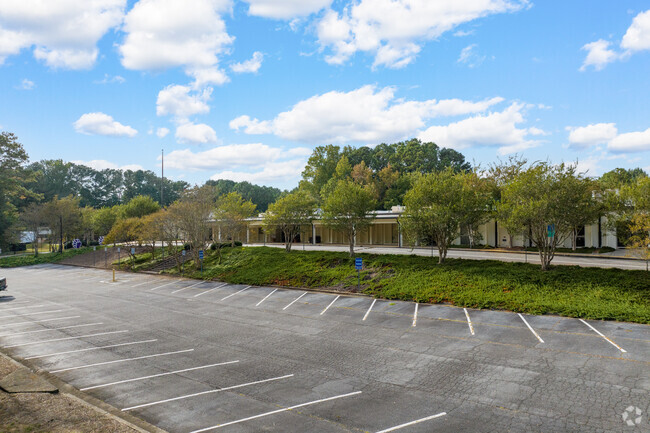 B.B. Harris Elementary School has a student-teacher ratio of 11 to 1.
