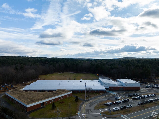 South Londonderry Elementary School in Londonderry, NH serves grades 1-5.