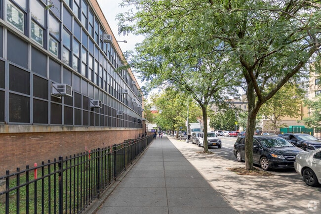 Ps 130 Abram Stevens Hewitt is in the NYC Geog District #8.