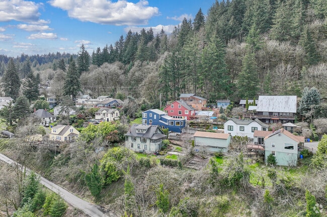 Linnton is home to wide variety of homestyles.