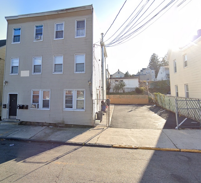 32 Murray Ave, Paterson, NJ 07501 - photo 7