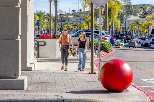 Shopping is a pleasure at Escondido Promenade in Vineyard.