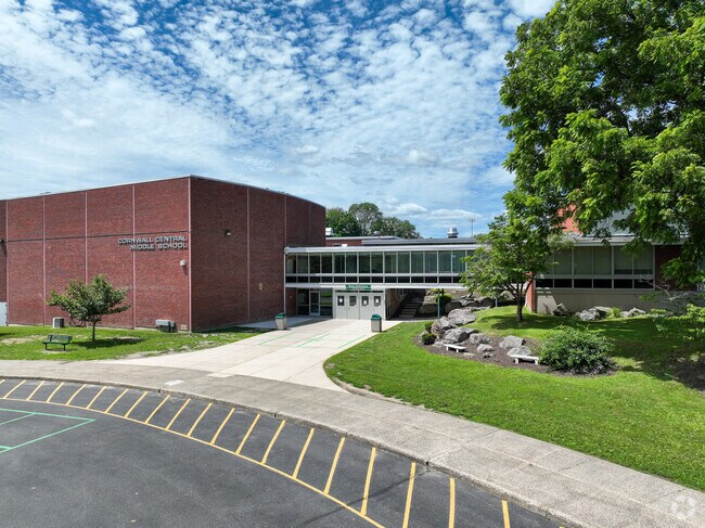 Cornwall Central Middle School receives an A grade from Niche.
