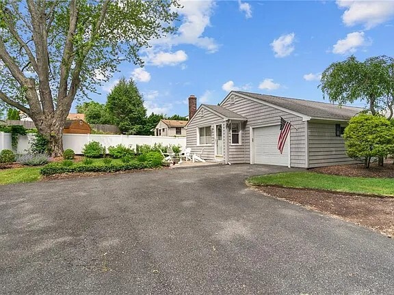 driveway/side entrance