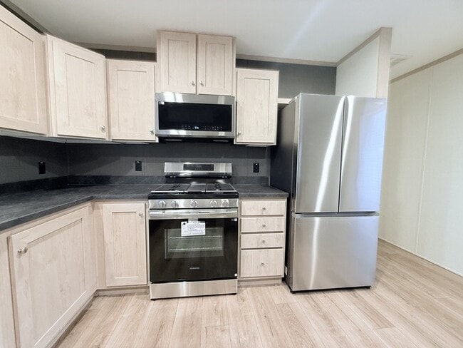 29752 Jamestown Dr, New Baltimore, MI 48051 - photo 7