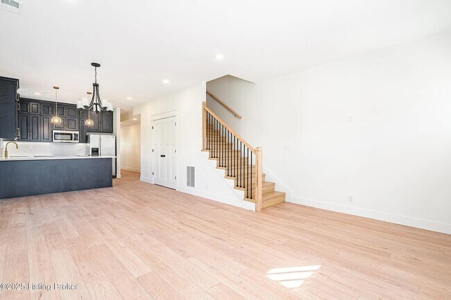 935 E Madison St, Louisville, KY 40204 - photo 5