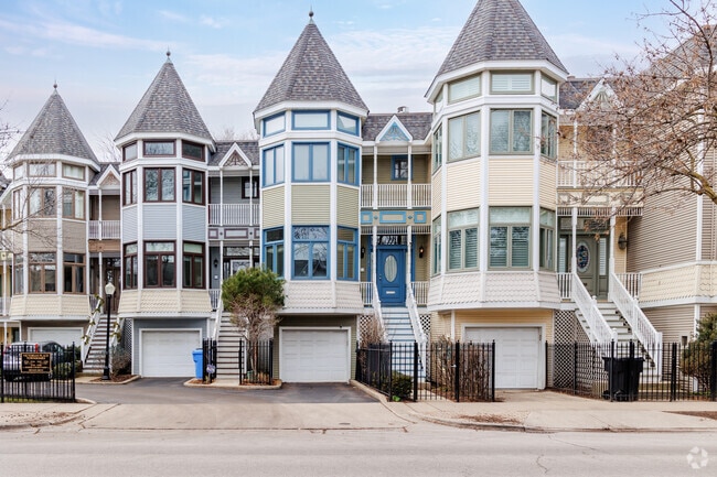 Townhouses with Queen Anne elements can be found in Lakeview.