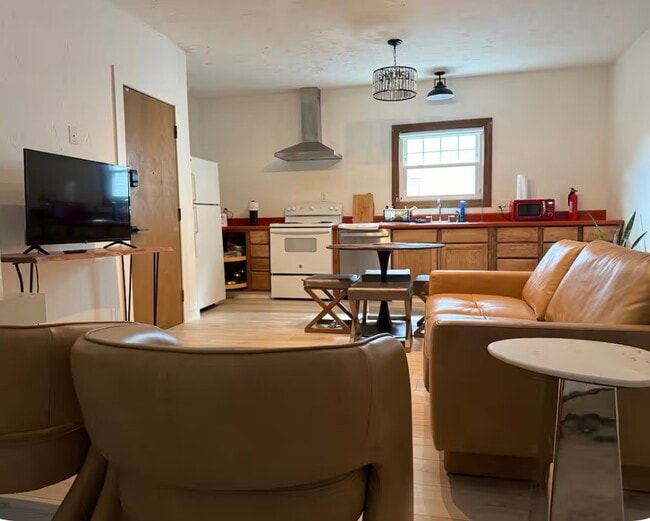 41 Hollywood St unit . 1, Worcester, MA 01610 - photo 2