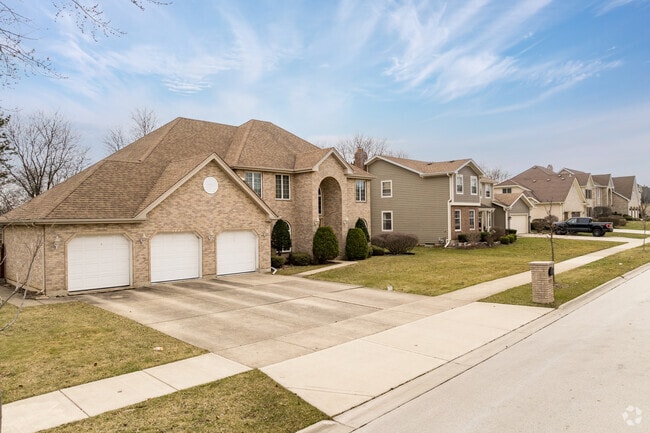 Many homes in East Schaumburg sell for between $250,000 and $400,000.