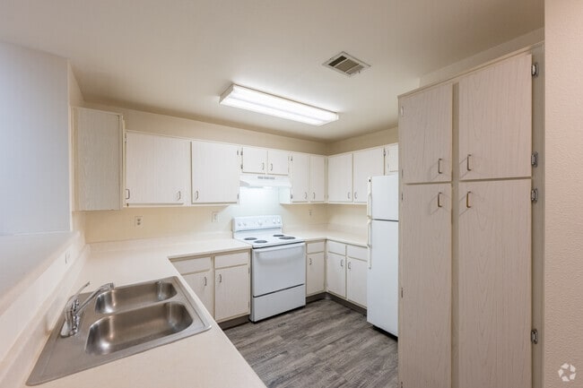 College Towne Apartments, Lansing, MI 48910 - photo 7