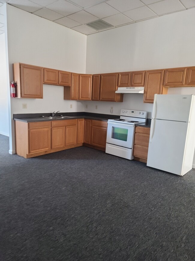 44 N Main St unit Apartment 3, Gloversville, NY 12078 - photo 6
