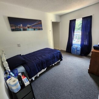 457 Vineyard Ave, Benton Harbor, MI 49022