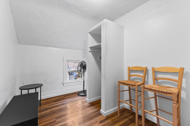 922 Dakin St unit 2, Lansing, MI 48912 - photo 6