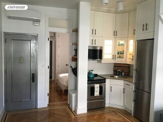 324 W 47th St, New York, NY 10036