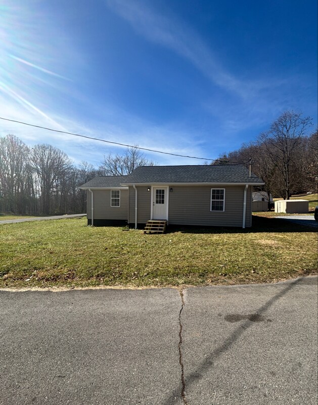 102 Piedmont St, Elizabethton, TN 37643