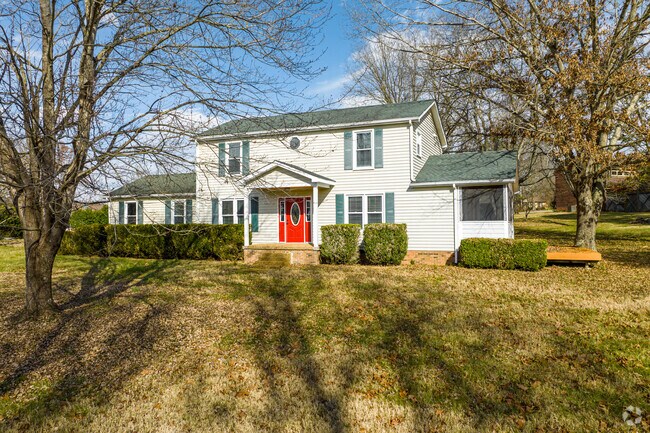 Homes in Kingston Springs have plenty of front yard space.