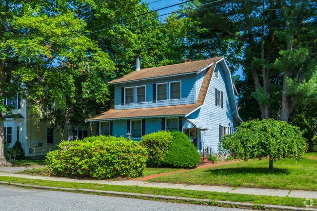 You'll find well-shaded homes around every corner in North Main that provide residents with a cool feel and are picture perfect.