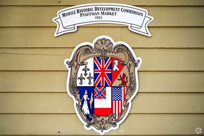 Many homes in Oakdale are marked with a Mobile Historic Development Commission marker.