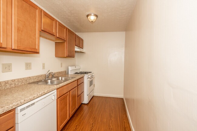 Euclid Court, Cincinnati, OH 45219 - photo 7
