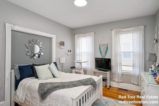 12 Dalrymple St unit 1, Jamaica Plain, MA 02130 - photo 5