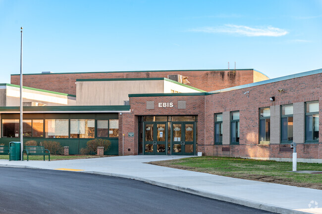 Eugene Brooks Intermediate School earns a C-plus from Niche.