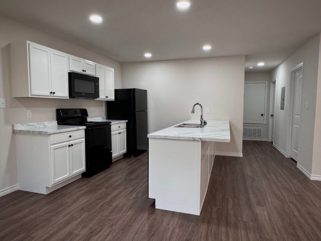 102 Pecan Dr, Lacy Lakeview, TX 76705 - photo 4