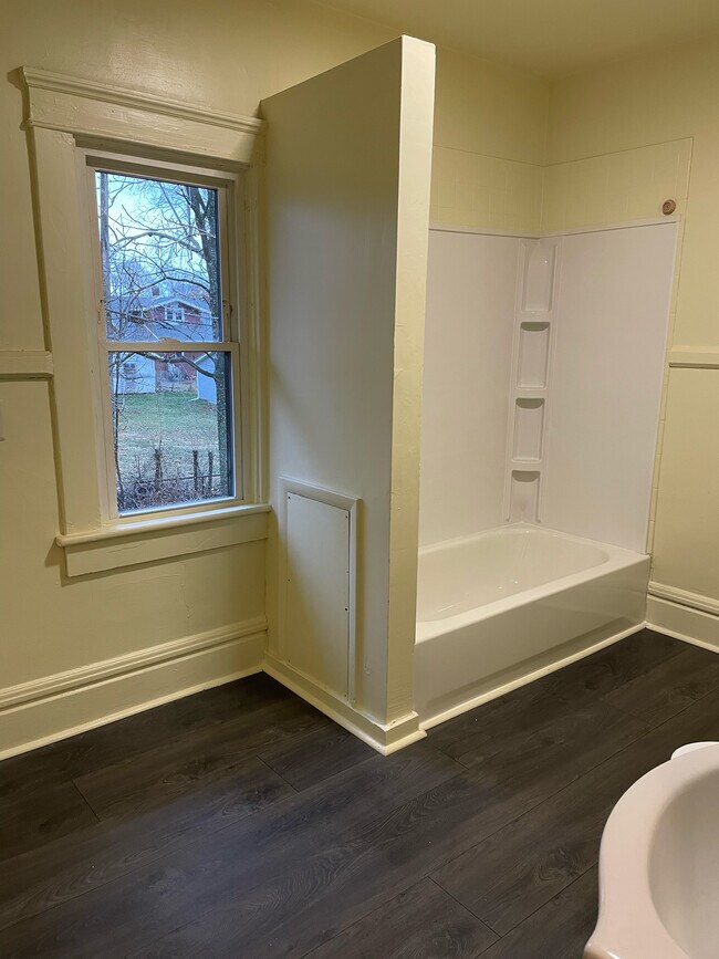 889 N Main St unit 3, Akron, OH 44310 - photo 5