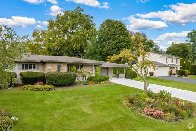 Colonial and ranch-style homes blend well in Franklin.