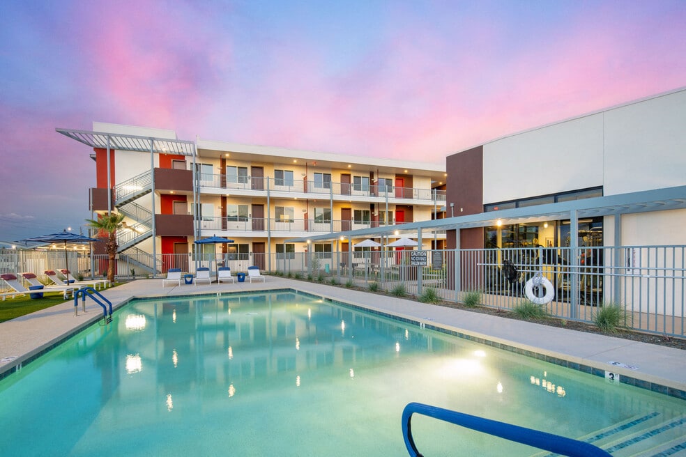 Streamliner 67th, Phoenix, AZ 85035 - photo 1