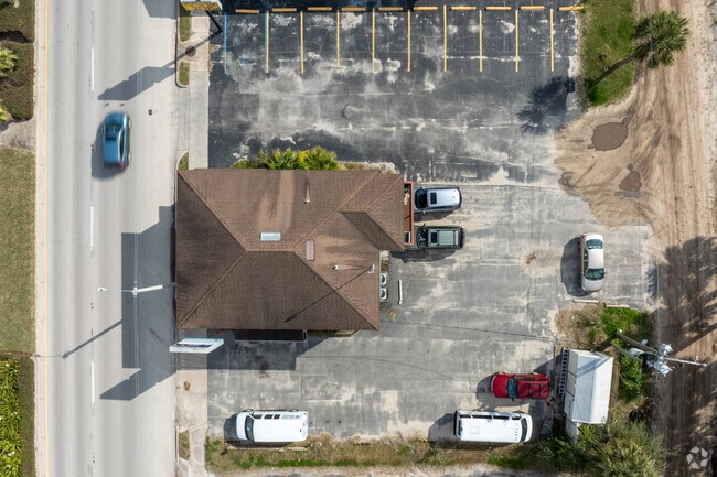 Ark Christian Academy offers parents student pickup.