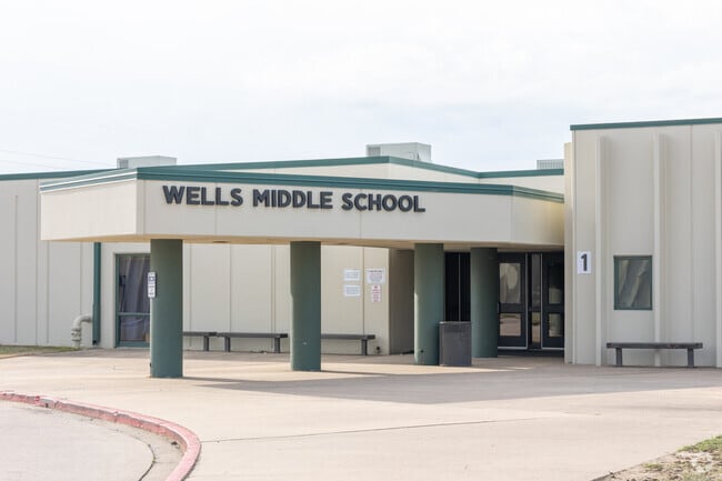 Wells Middle School is part of the Catoosa Public School System.