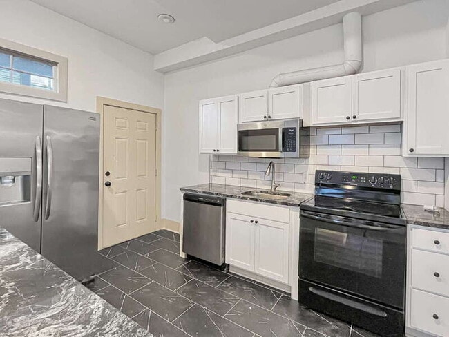 316 W 42nd St, Savannah, GA 31401 - photo 3