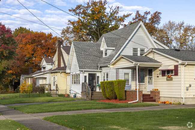 Clean lawns and sidewalks are a selling feature of homes in Cottage Grove.